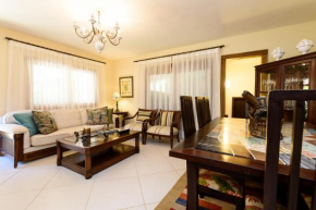 Pineapples Petrópolis - Casa com Área Gourmet em condomínio com estrutura
